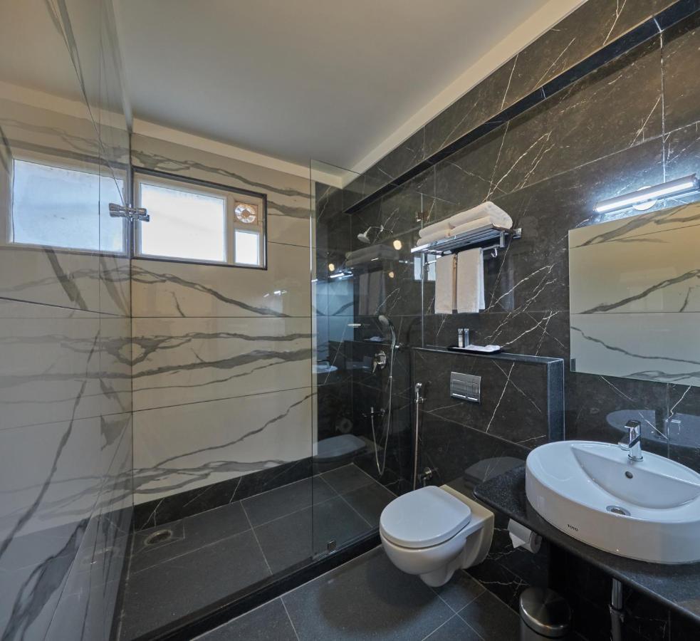 Regenta Inn 4Th Block Koramangala Бангалор Екстериор снимка