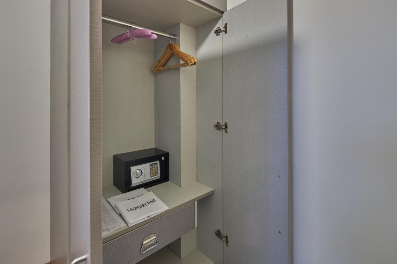 Regenta Inn 4Th Block Koramangala Бангалор Екстериор снимка